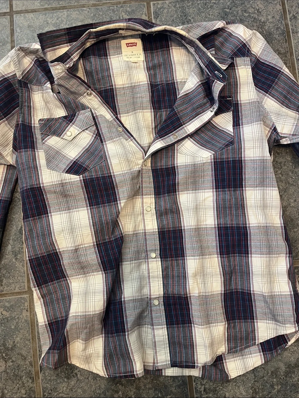 Levi's Men's Plaid Button-Down Shirt – Navy, White & Burgundy